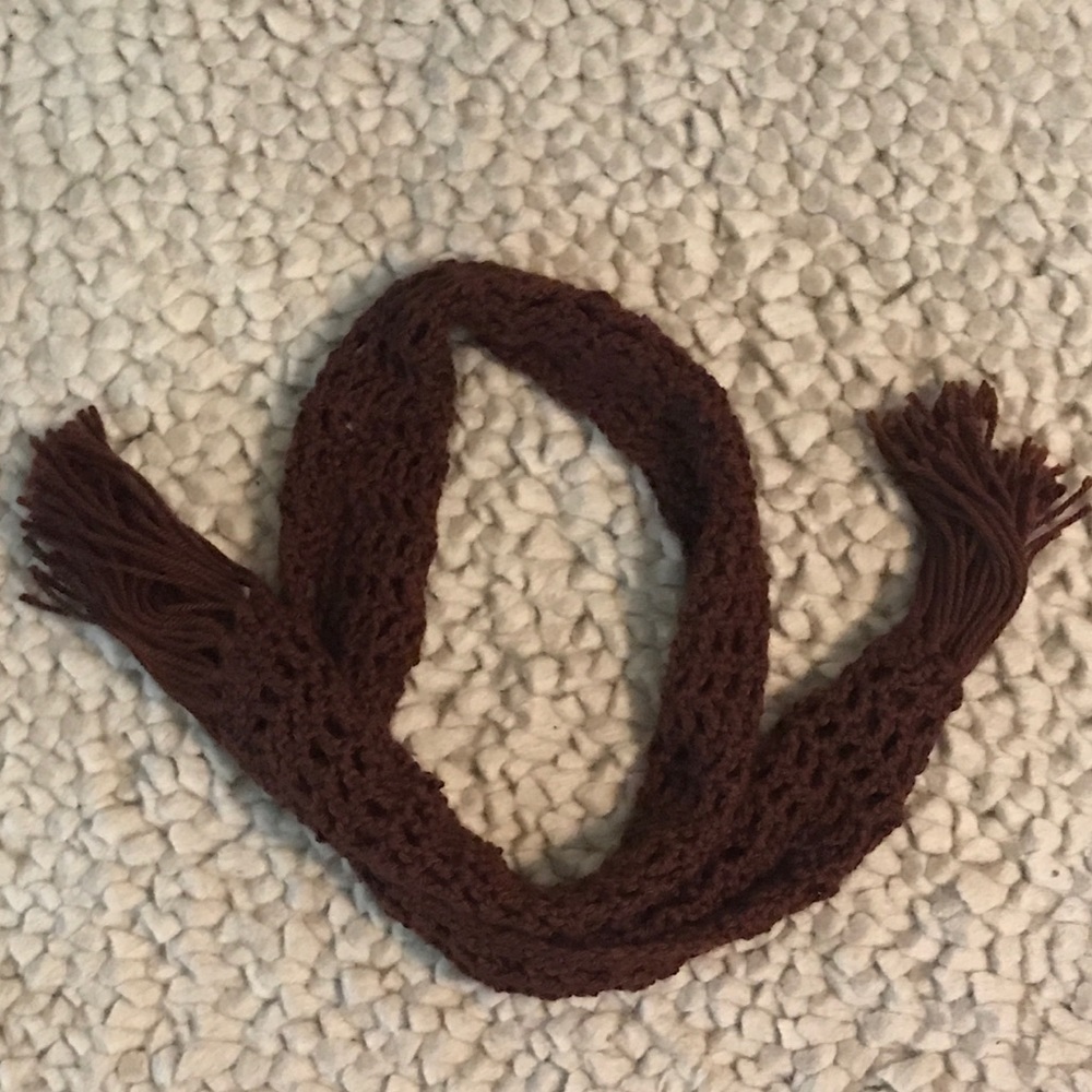 Brown Knit Scarf with Fringe 🧣
